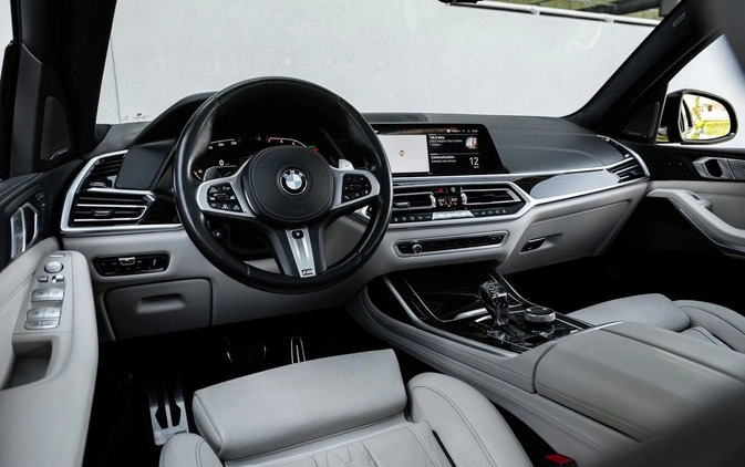 BMW X7 cena 259000 przebieg: 178000, rok produkcji 2019 z Kielce małe 562